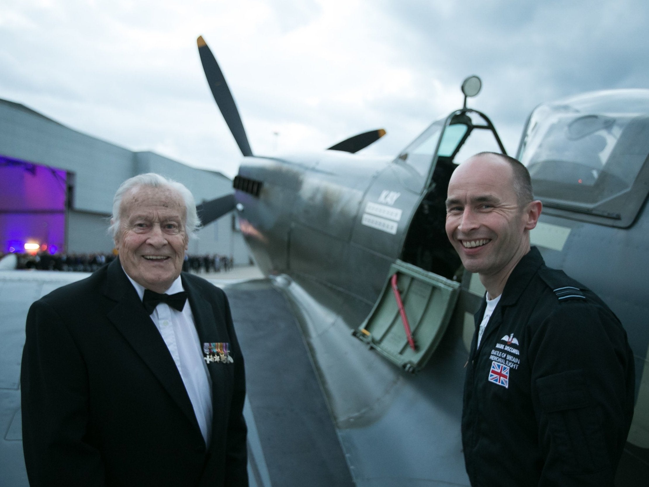 Geoffrey Wellum (left), has passed away aged 97. A veteran of the Battle of Britain, he is pictured talking about the Spitfire with Squadron Leader Mark Discombe at RAF Northolt.