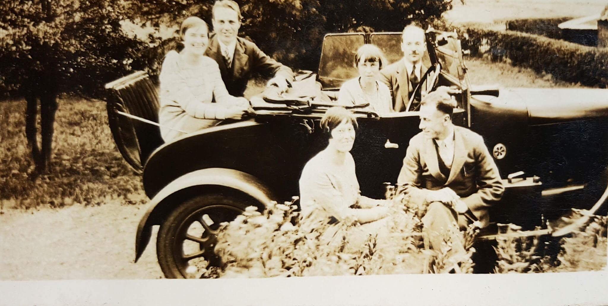 From left to right: Dorothy Palmer Mills (née Johnstone, great-aunt), Harry Raymond Mills (husband of Dorothy and great-uncle), Philippa Cowen (née Johnstone), Dr John Cowen (husband of Philippa and grandfather). In front of car: Marjorie Kingston McLean (née Johnstone, great-aunt) and John Stewart McLean (husband of Marjorie, great-uncle)