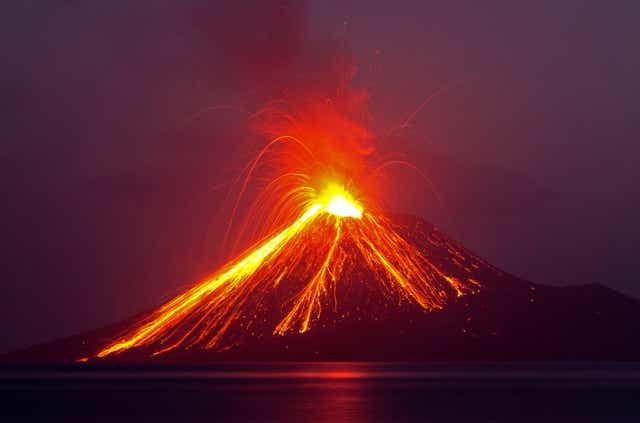 <p>Lava streams down from the Anak Krakatau volcano</p>