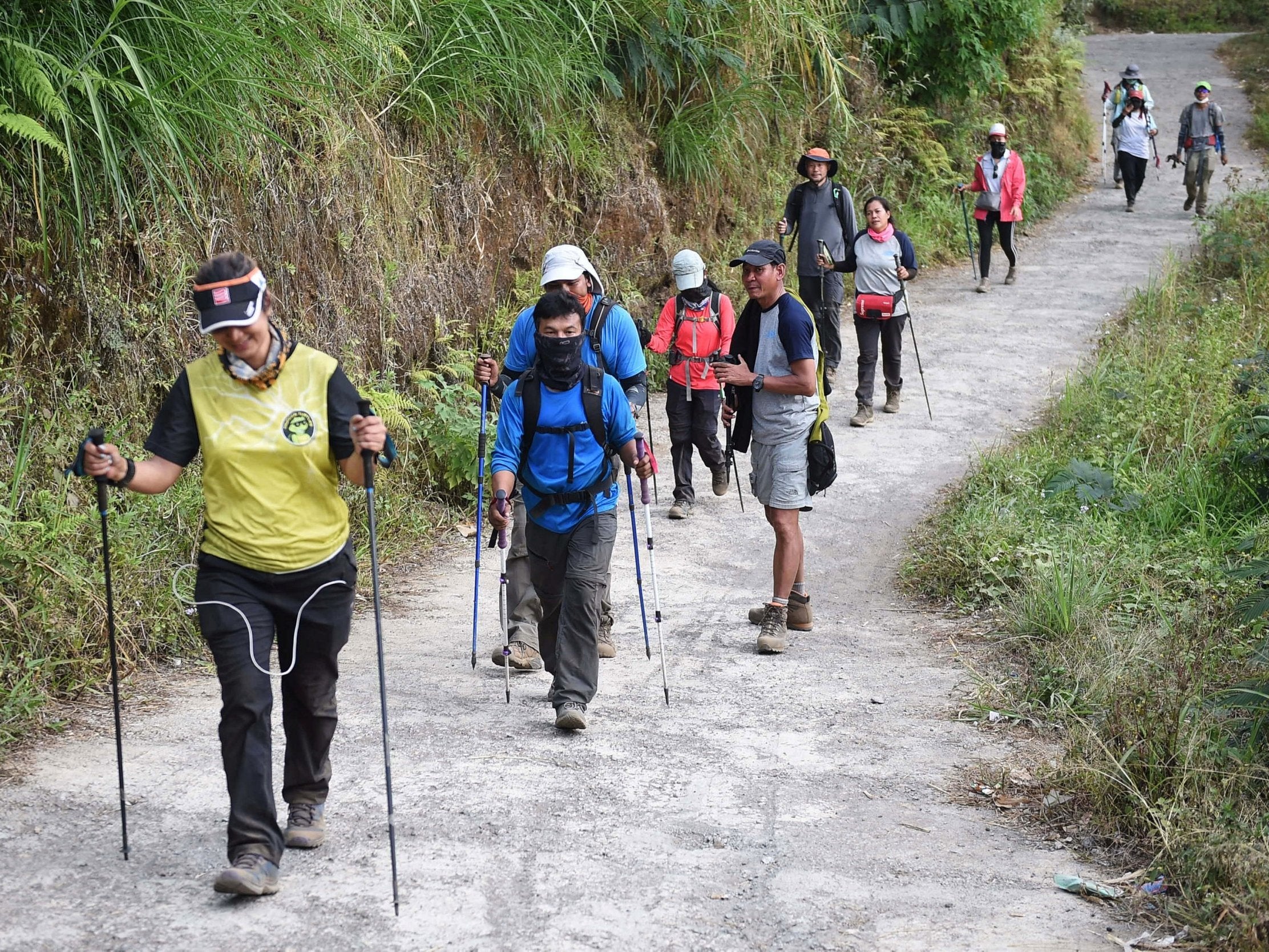 Indonesia earthquake: Nearly 700 trekkers being rescued from Mount Rinjani on Lombok island