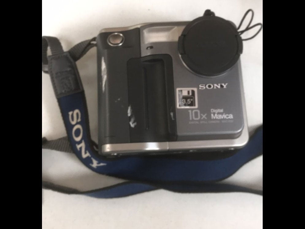 Also for sale: a possibly broken camera