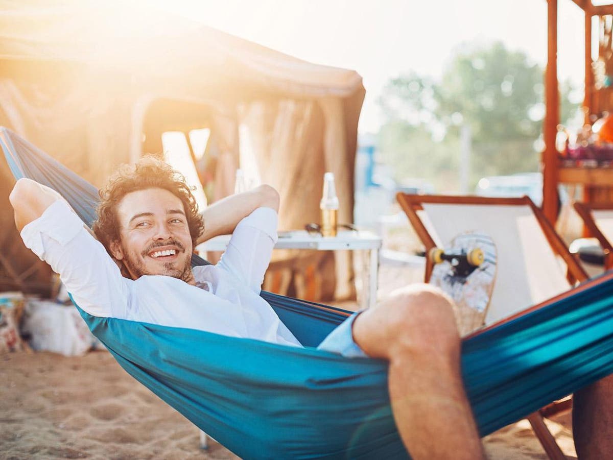 When i am on holiday. Lazy Hammock фото исполнителя. Релакс мен. Красавчик в отпуске. Relaxed person.