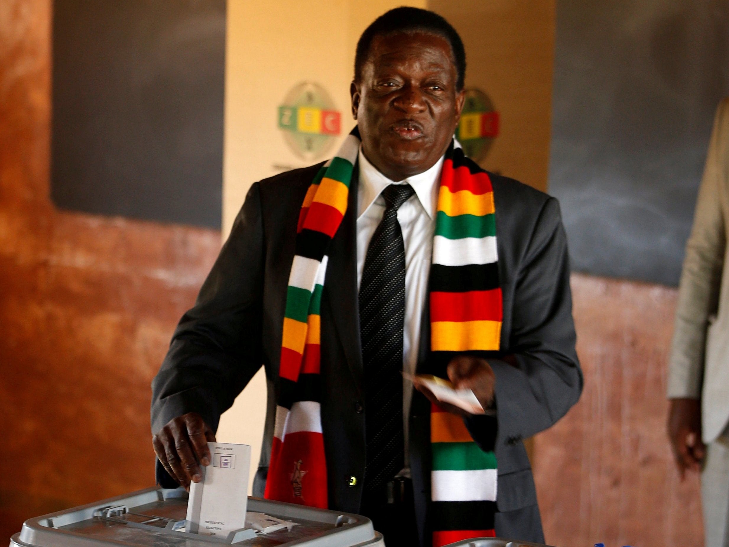 Zimbabwe election results: Emmerson Mnangagwa declared winner of country 's first post-Mugabe poll as opponent Nelson Chamisa rejects vote