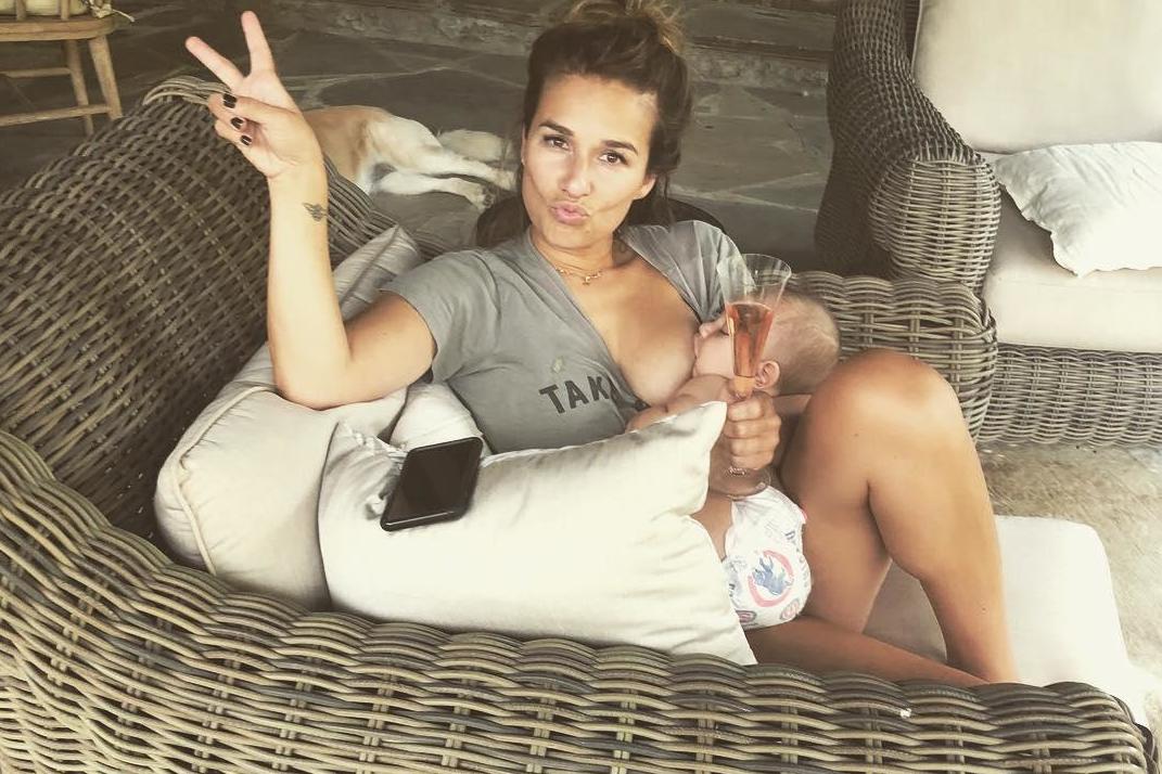 Jesse James Decker shared an Instagram photo of her breastfeeding (Instagram)
