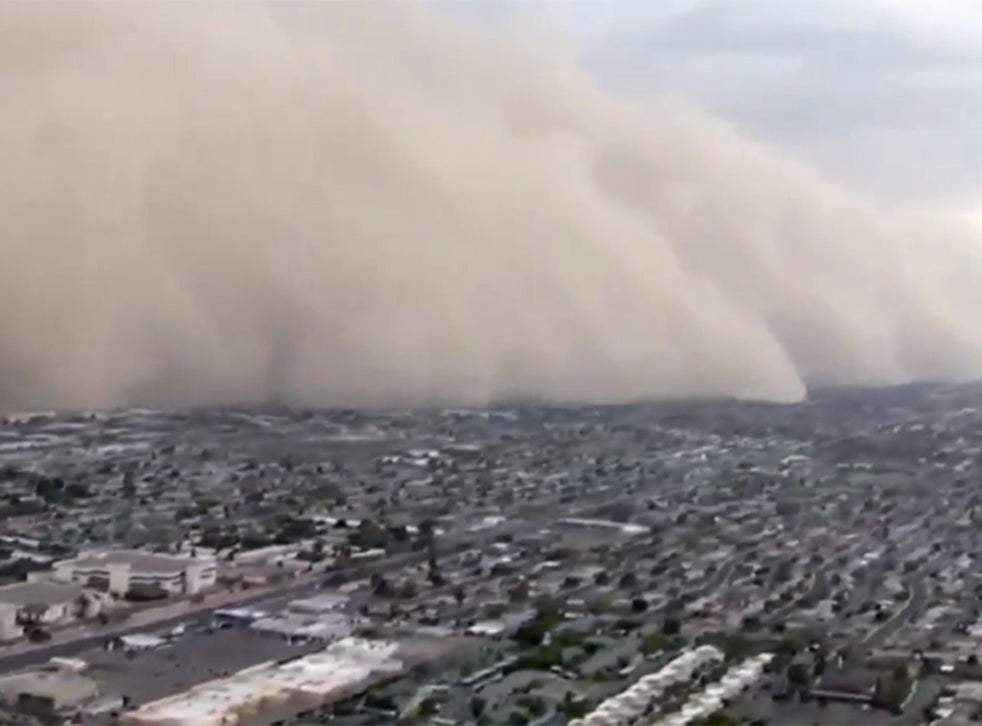 Giant wall of 'apocalyptic' dust engulfs Phoenix, Arizona The