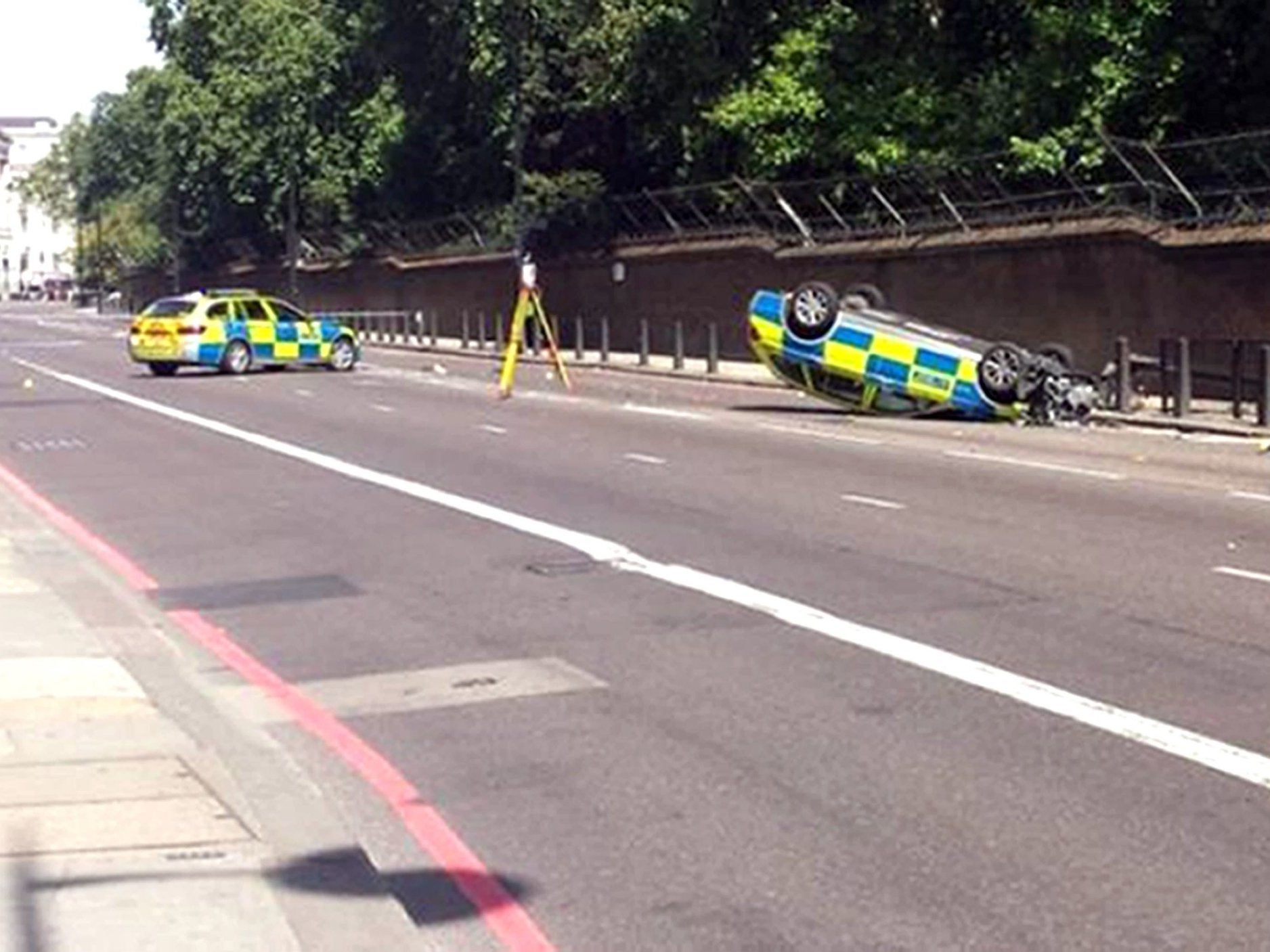 A police car overturned near Buckingham Palace which resulted in a 17-year-old boy being taken to hospital .