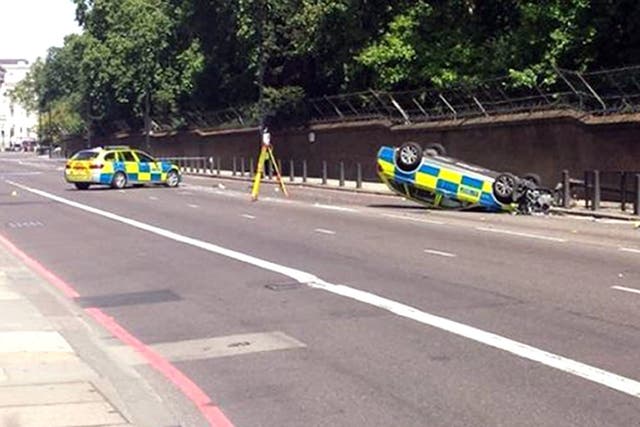 A police car overturned near Buckingham Palace which resulted in a 17-year-old boy being taken to hospital .