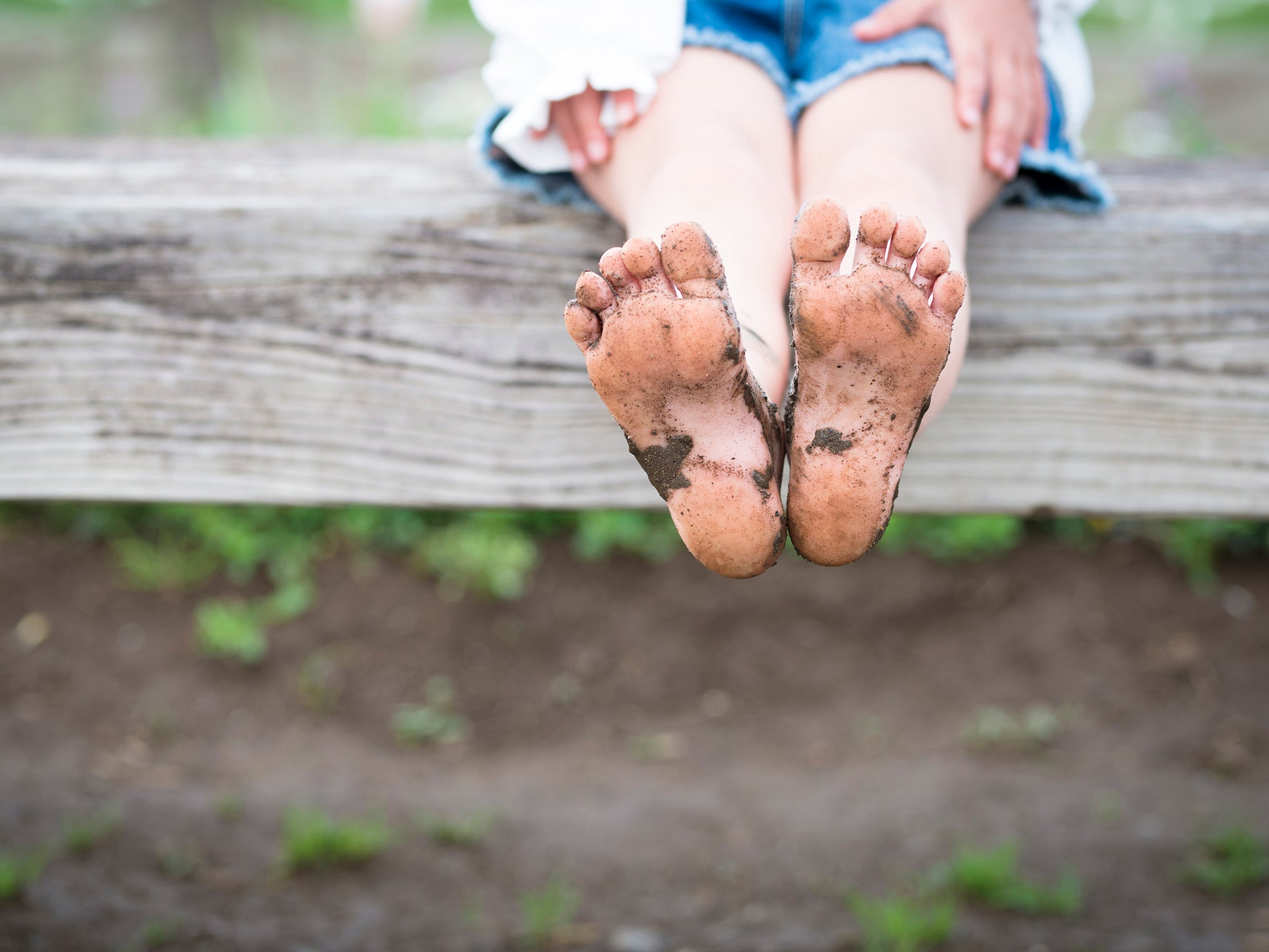 The benefits of bare feet for kids