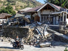 Tourists flee Lombok after magnitude-7 earthquake kills at least 91