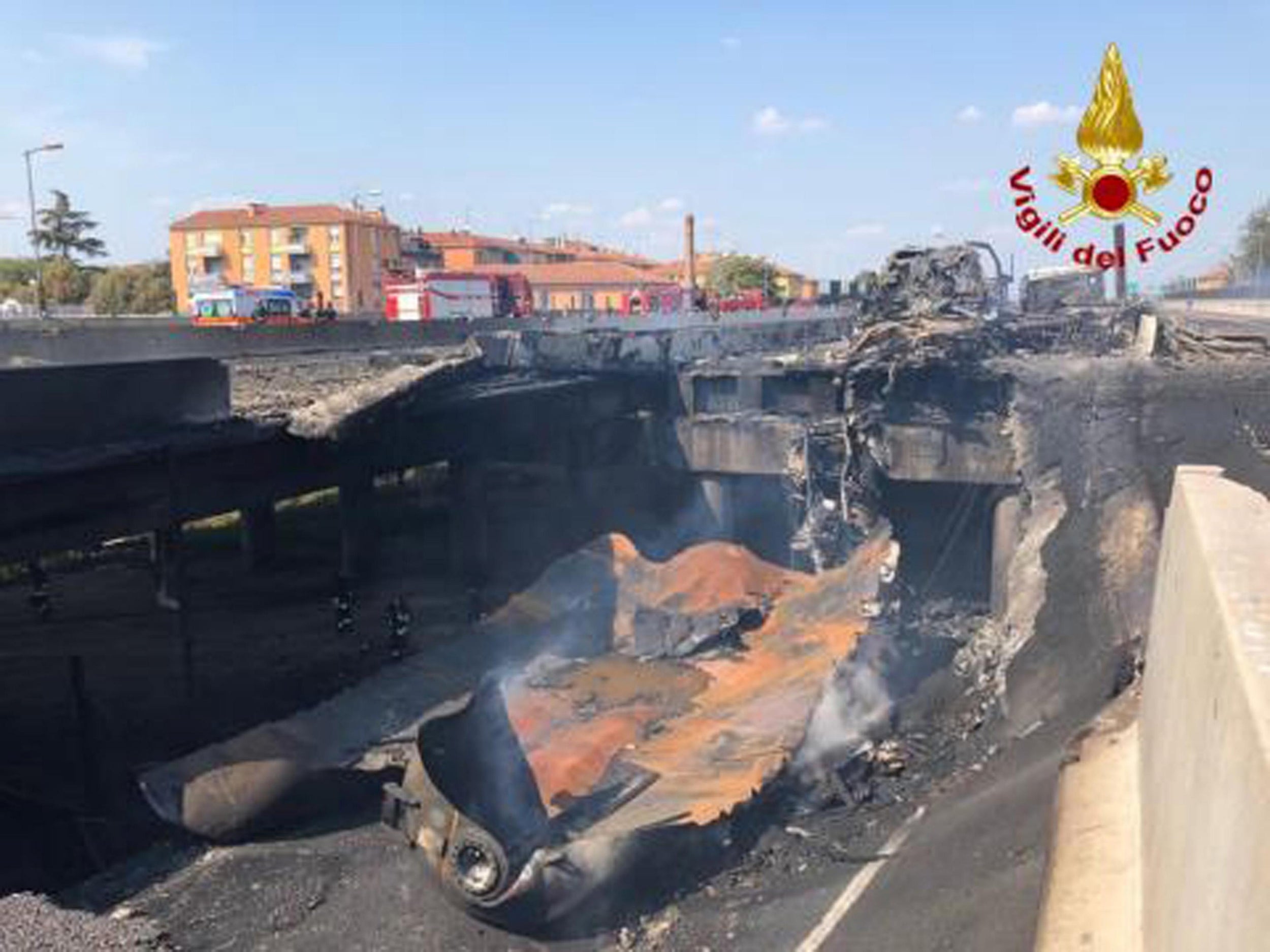 Bologna explosion kills 2, injures 70 (caught on vid) Daily Texan