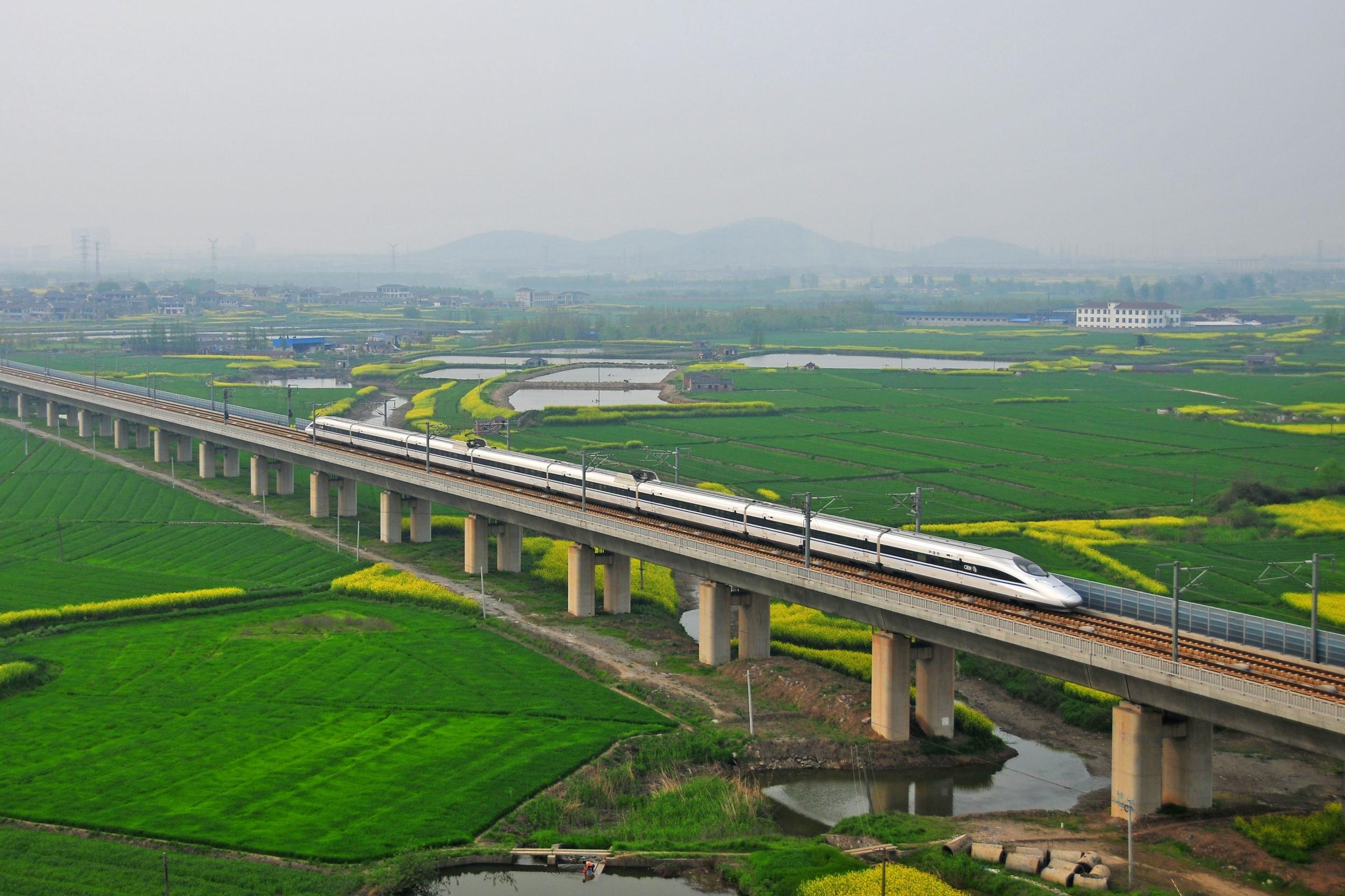 The Danyang-Kunshan Grand Bridge is the longest in the world