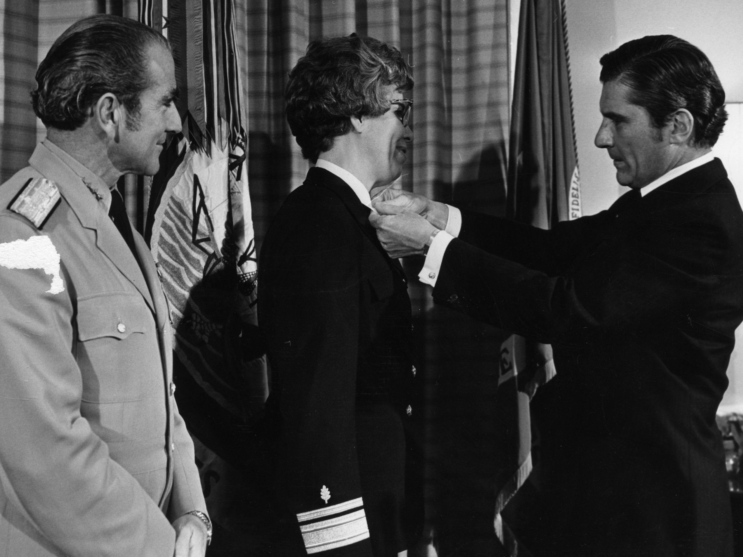 Duerk at a promotion ceremony in 1972 with Admiral Elmo ‘Bud’ Zumwalt, left