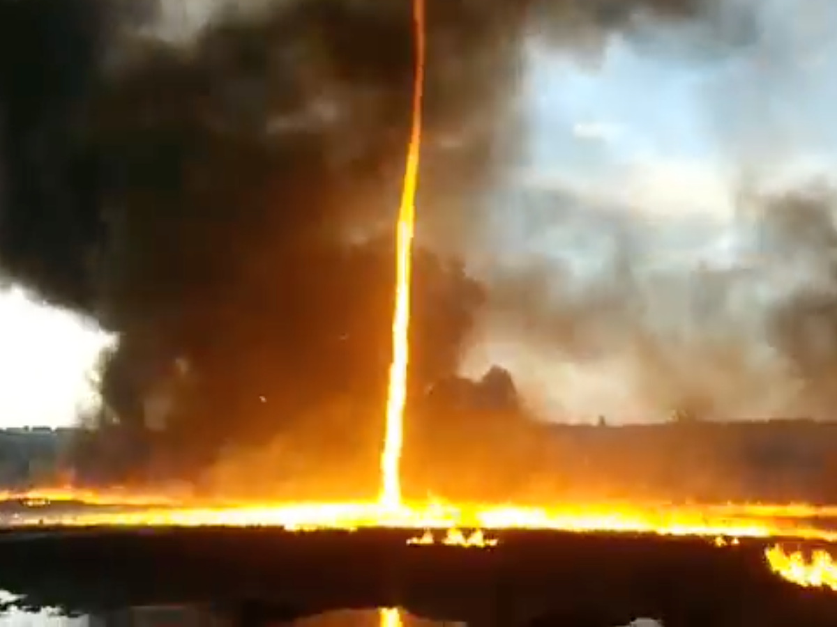 Firenado: What is the apocalyptic twister seen in industrial blaze over  Derbyshire? | The Independent | The Independent
