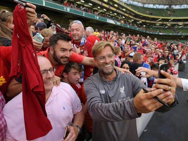 Jurgen Klopp takes selfies with supporters in Dublin