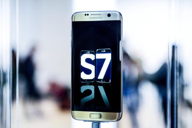 A major security flaw could allow hackers to spy on owners of the Samsung Galaxy S7
