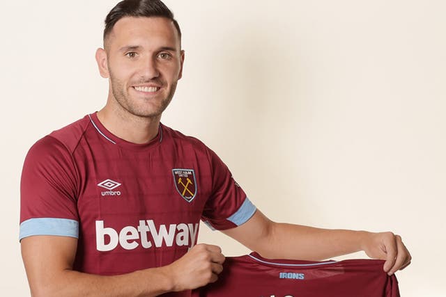 Lucas Perez has completed a move to West Ham