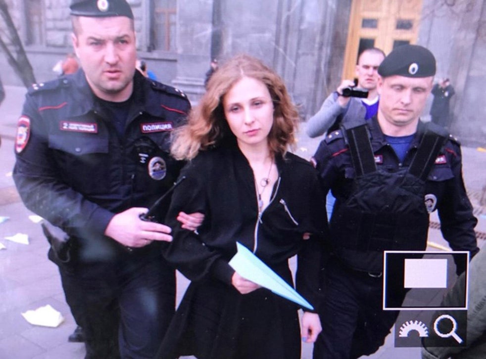 Pussy Riot Member Maria Alyokhina Escapes Russia Despite Exit Ban From Officials Over Uk Trip 0318