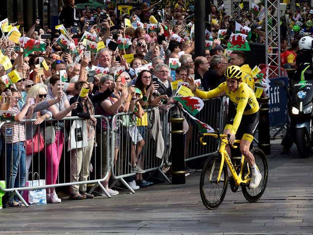 Geraint Thomas salutes supporters in Wales