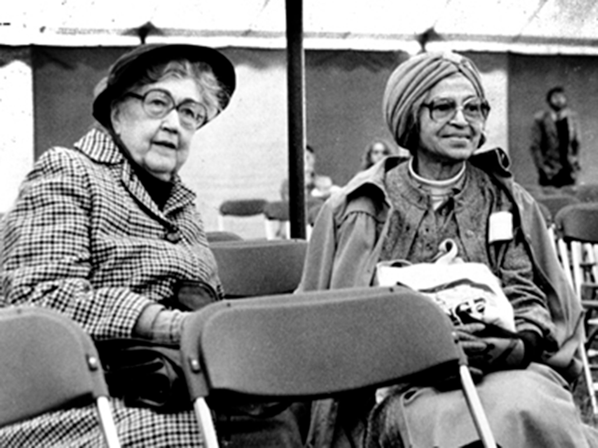 Ms Durr with Rosa Parks in 1981 in South Hadley, Massachusetts, where both received honorary doctorates from Mount Holyoke College