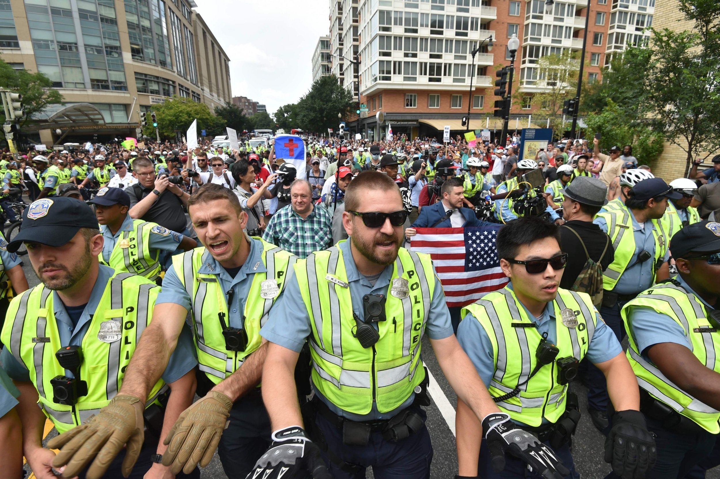 Counter demonstrators lined up and pushed against a police barricade in DC outside of the White House
