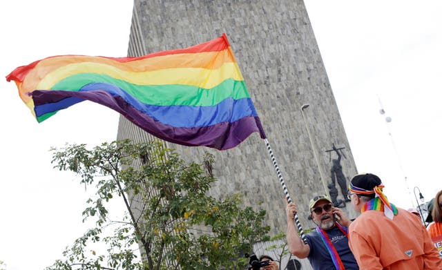 La comunidad LGBT + celebra una victoria histórica tras la decisión