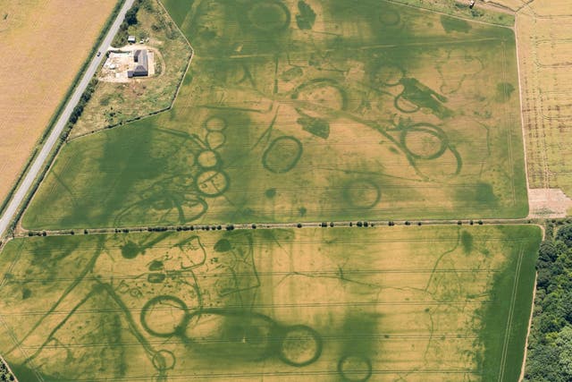 A aerial view of late prehistoric funary monuments revealed in Eynsham, Oxfordshire