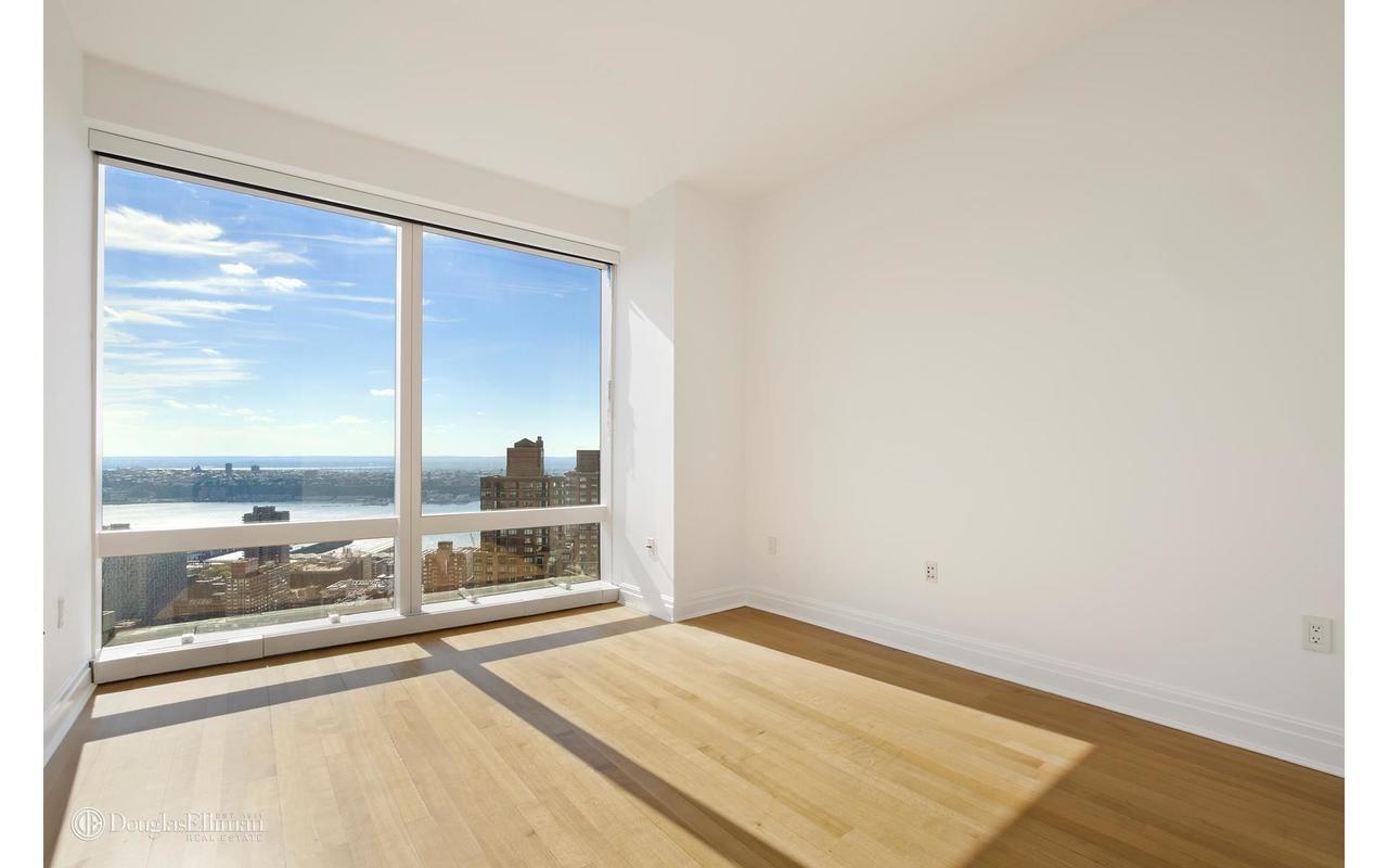 The apartment is located in Columbus Circle (Douglas Elliman / Streeteasy)