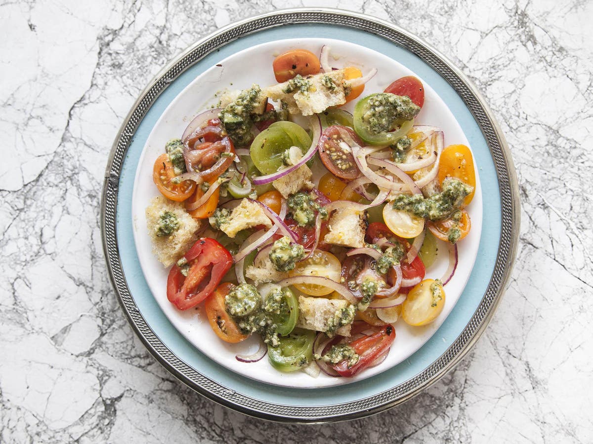 How to make a Tuscan panzanella salad in 15 minutes