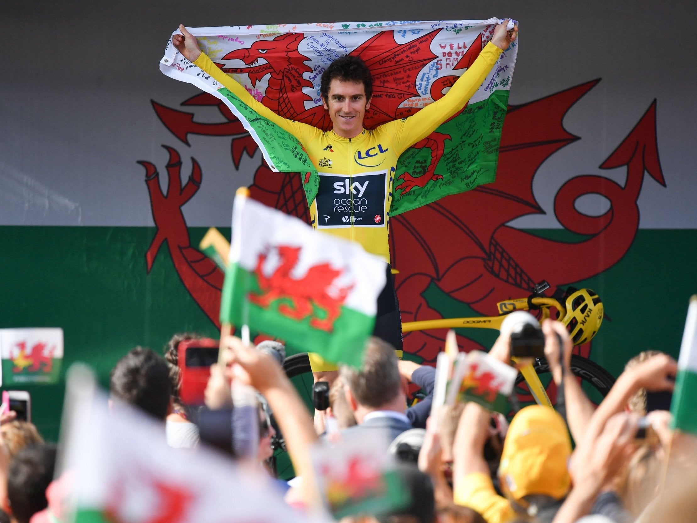 Geraint Thomas celebrates at his homecoming in Cardiff