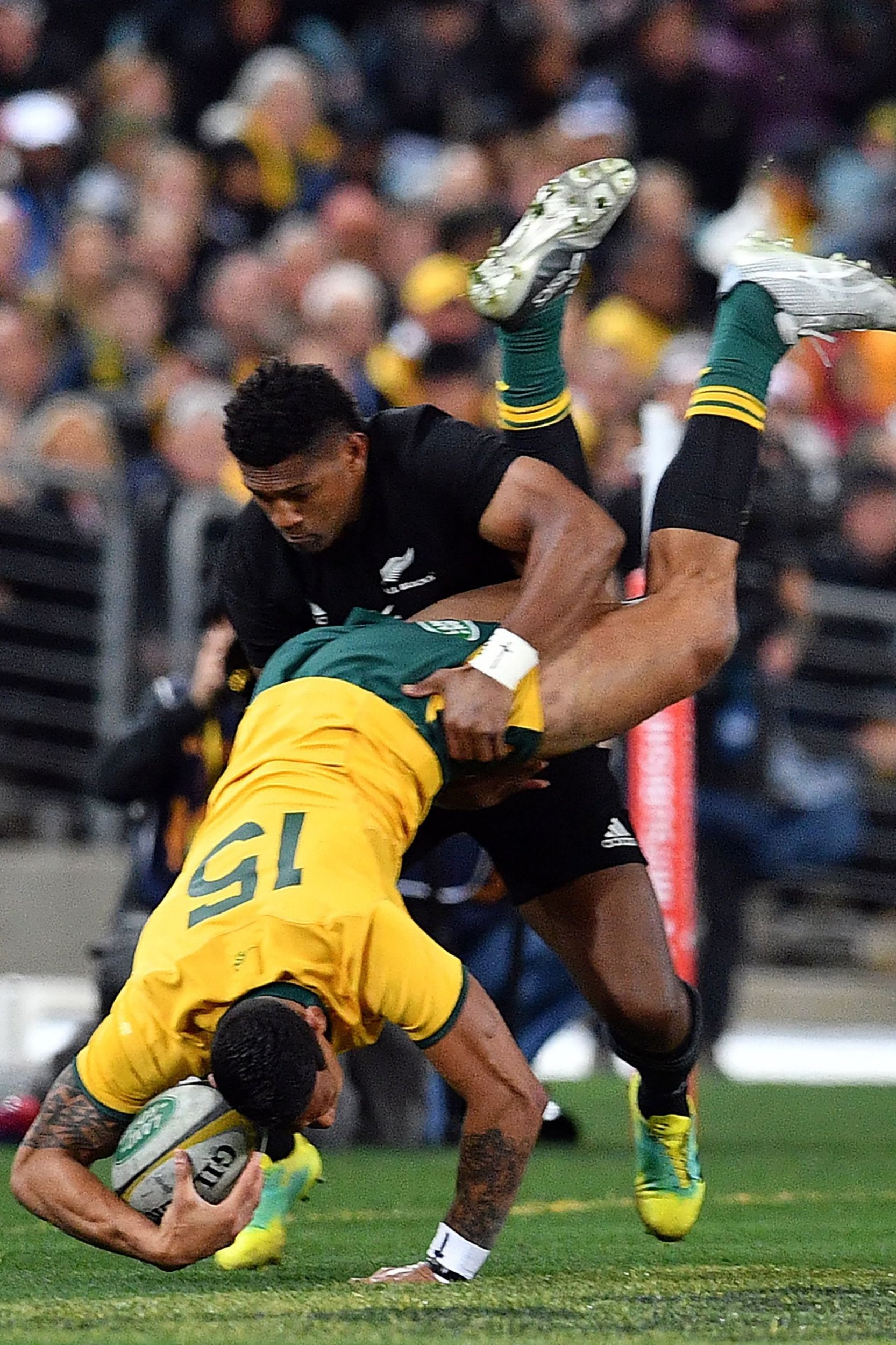 Folau escaped injury in Naholo's dangerous tackle