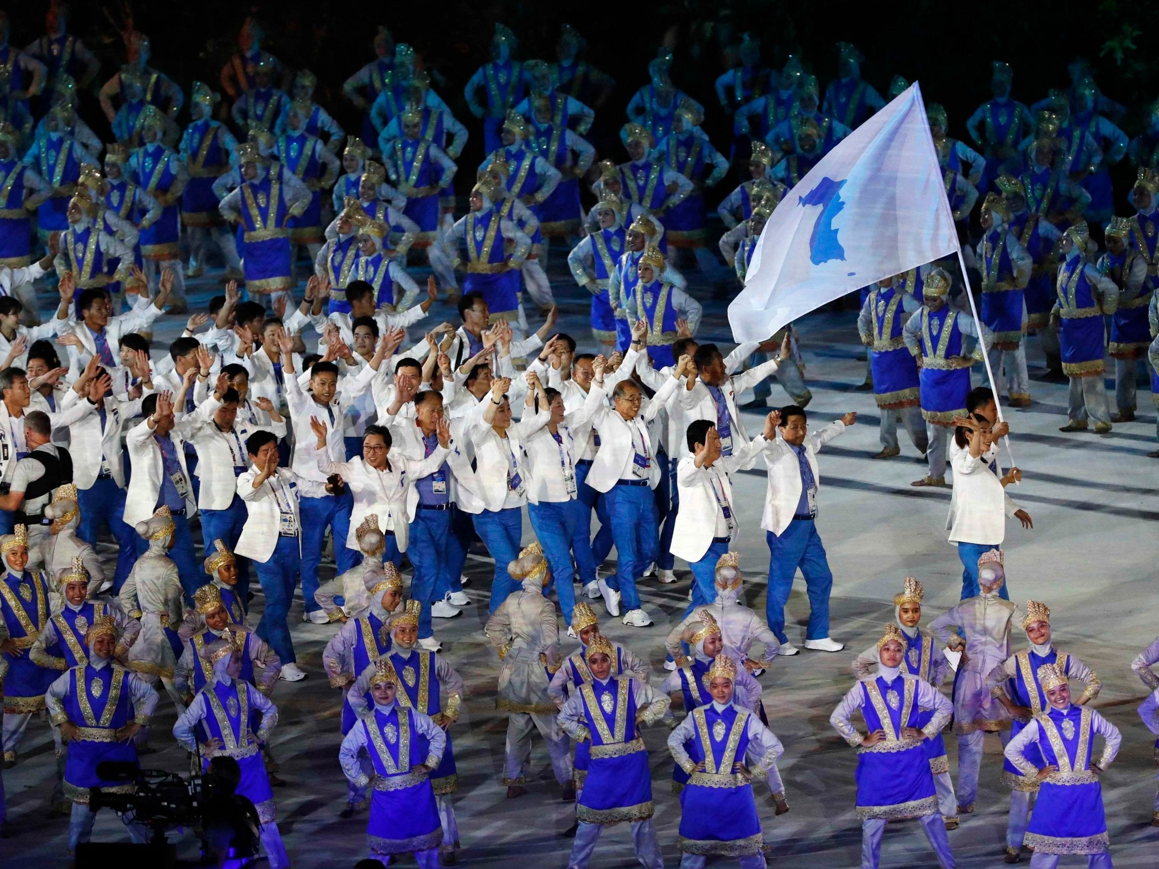 Unified Korean athletes cheered by thousands as they parade together at