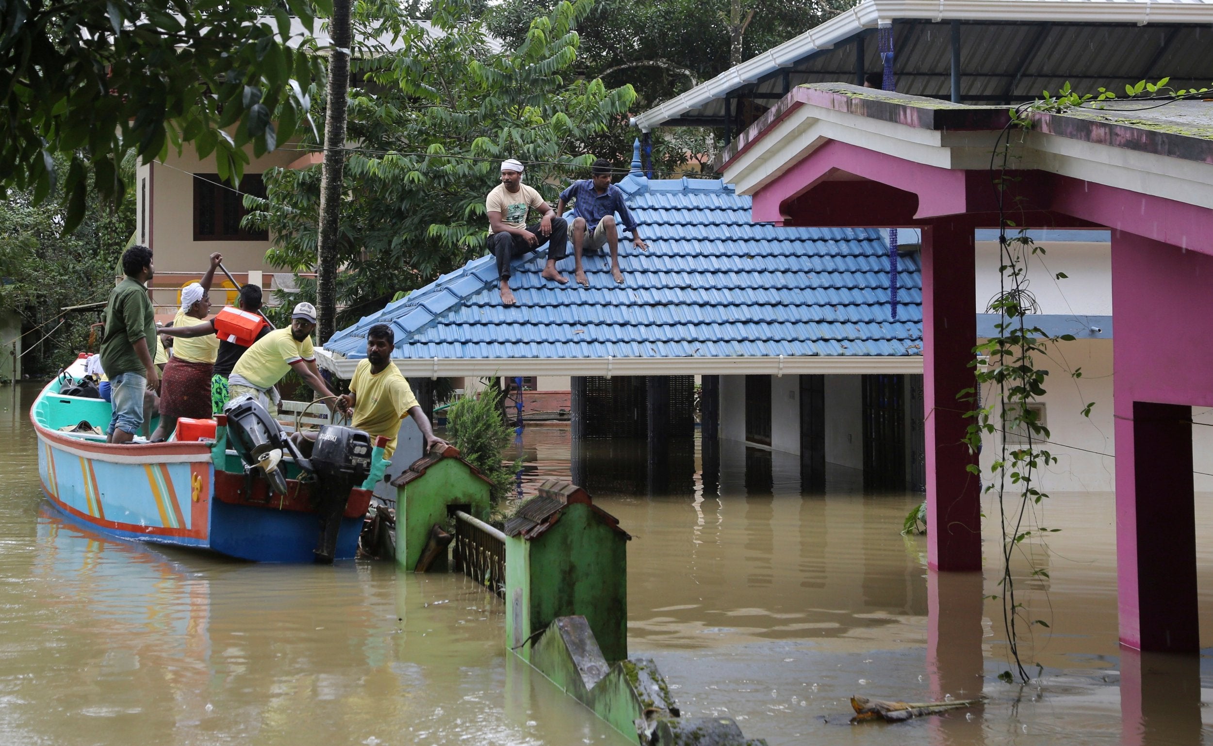 Indian floods leave thousands of people marooned as more rain is forecast |  The Independent | The Independent
