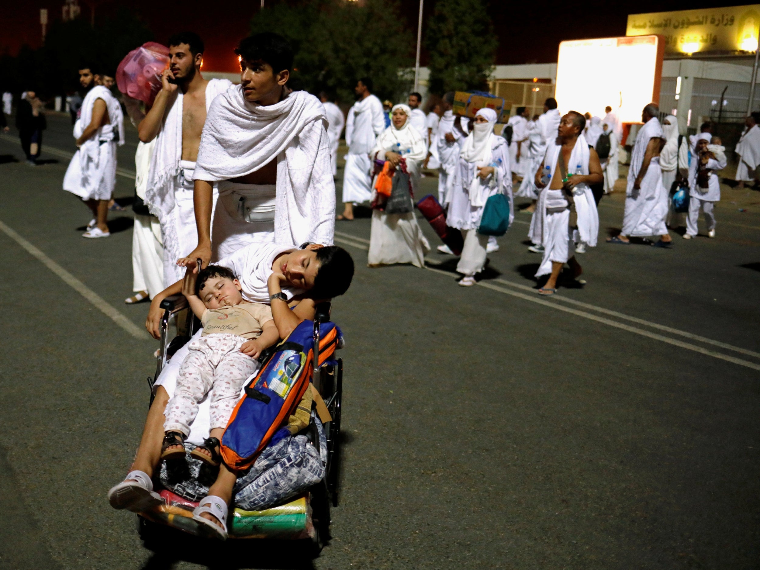 Muslim pilgrims arrive at the plains of Arafat