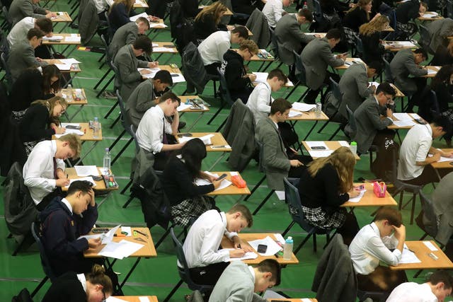 Ministers say ‘conditional unconditional offers’ are harming students’ attainment
