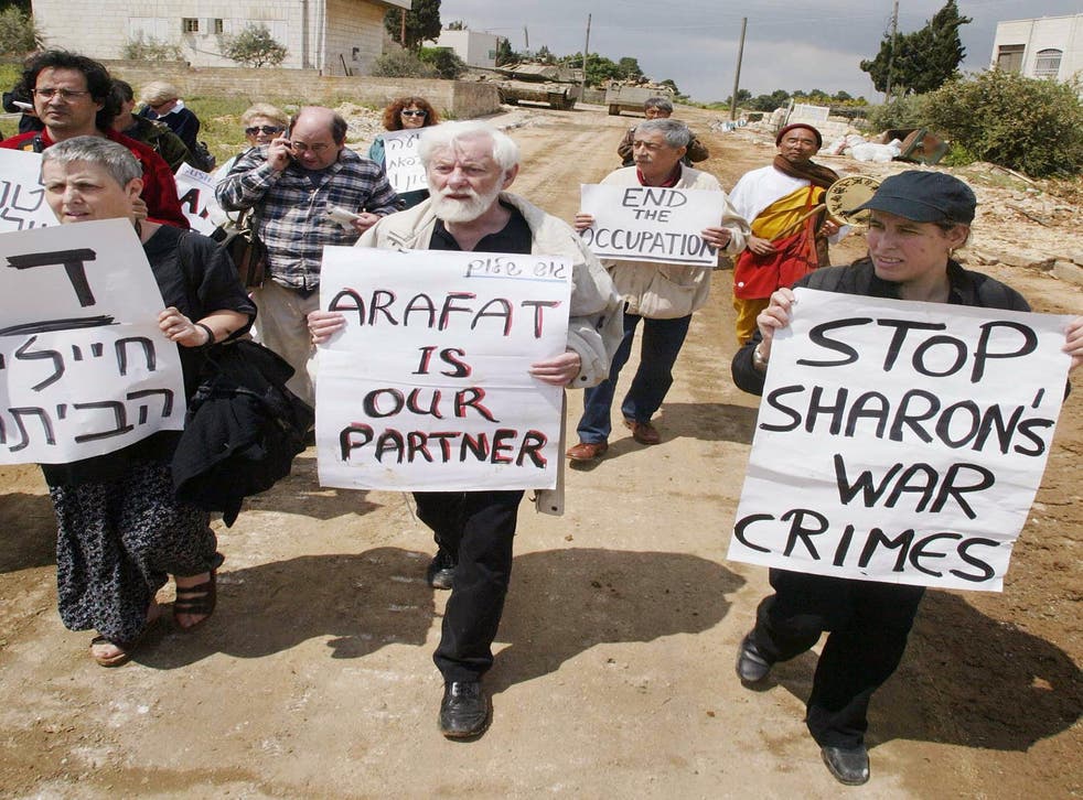 Avnery with fellow peace activists showing solidarity with Yasser Arafat in Ramallah in 2002