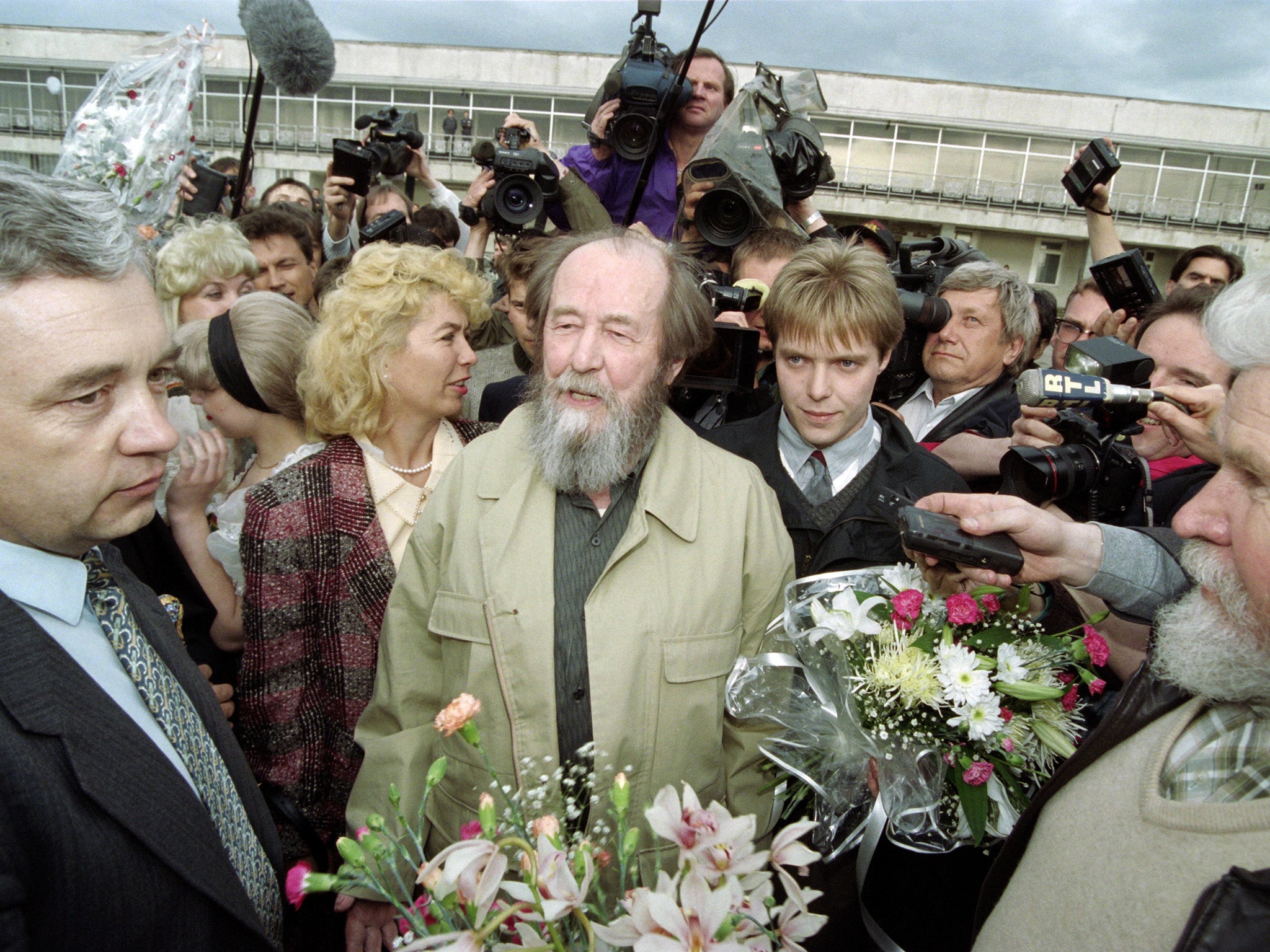 Aleksandr Solzhenitsyn Returns from Exile