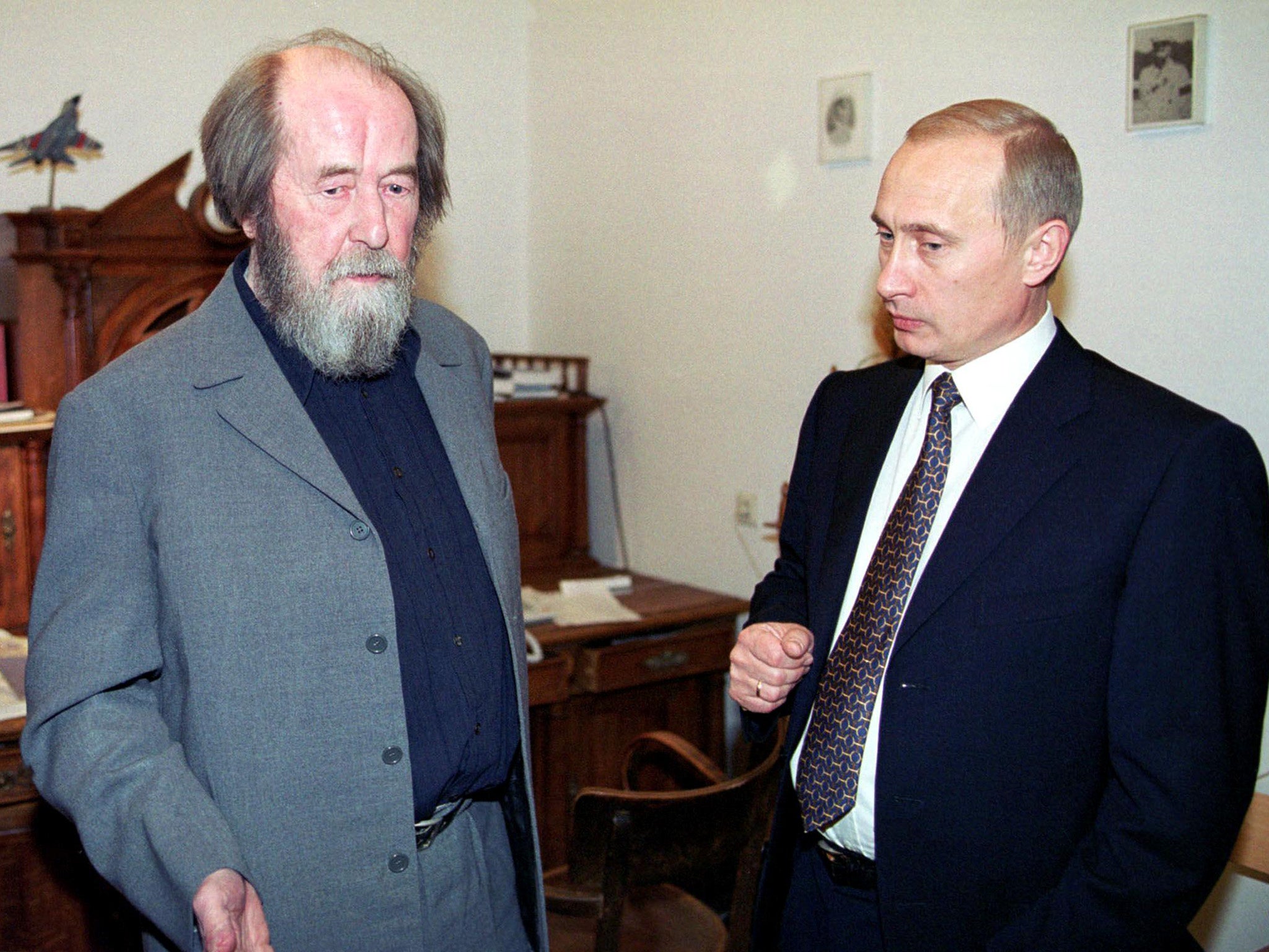 Aleksandr Solzhenitsyn Returns from Exile