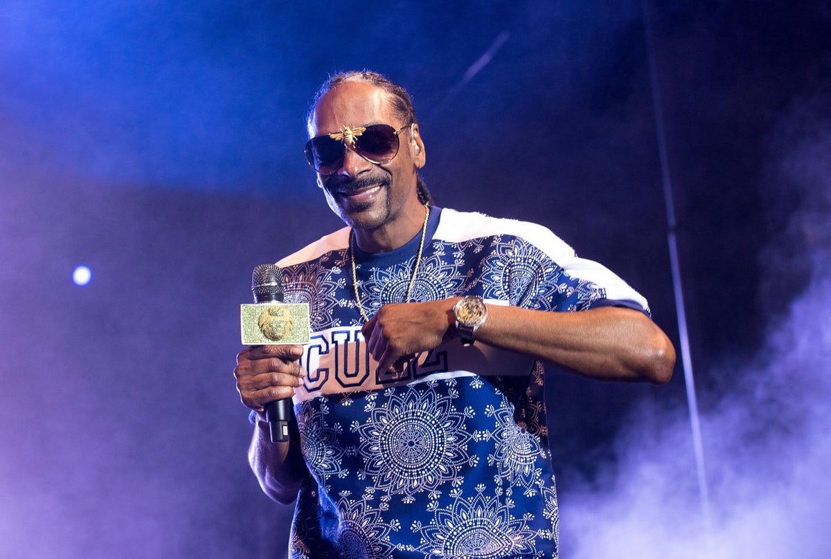 Snoop Dogg's 'Crook' Cookbook Soars Into Best Sellers List Top 10 After  Super Bowl Show - That Grape Juice