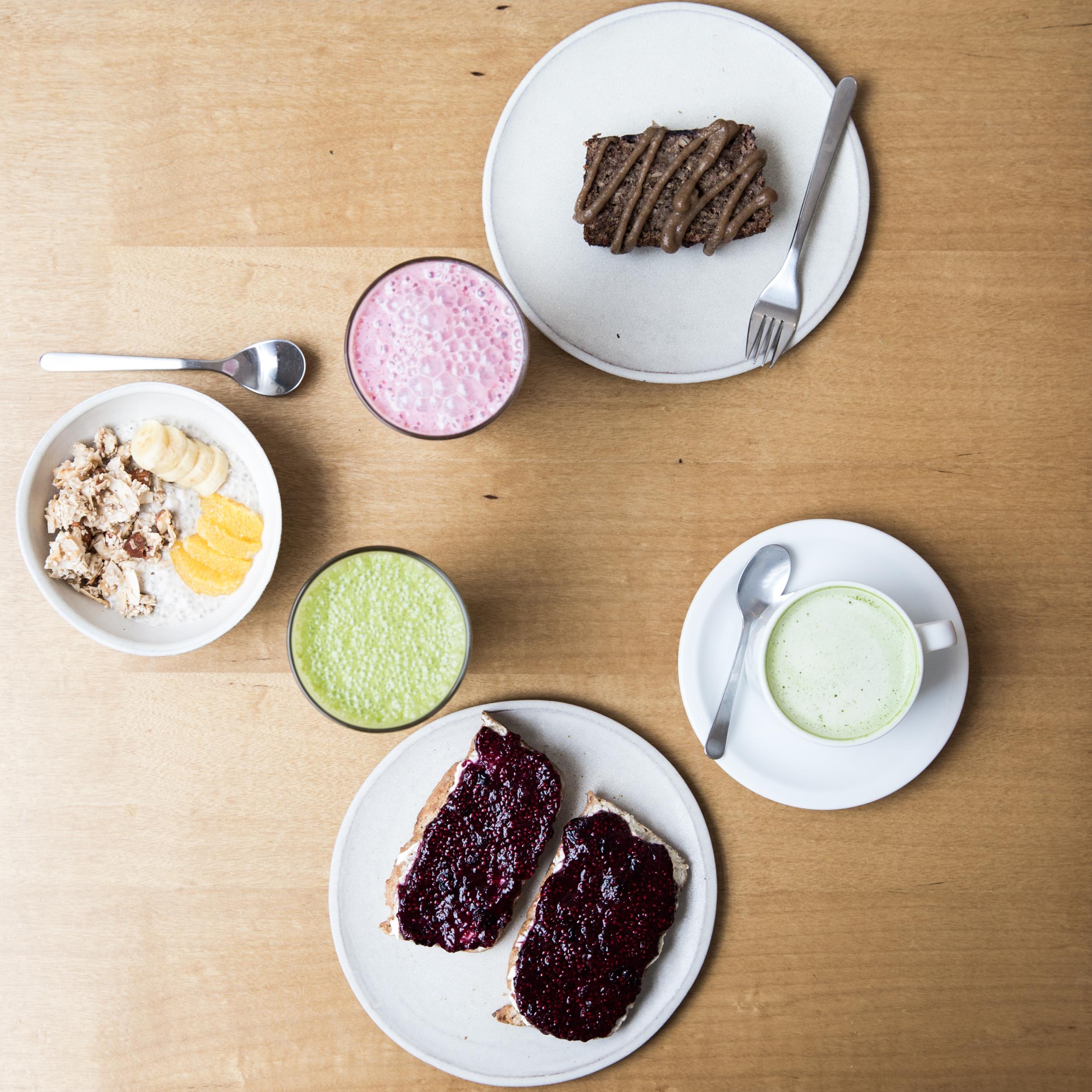Expect almond milk-based smoothies, savoury bowls, good coffee and vegan cakes at Wellbar