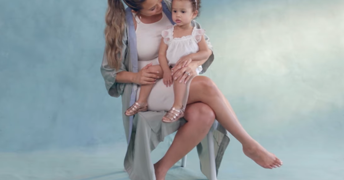 Chrissy teigen deals pampers