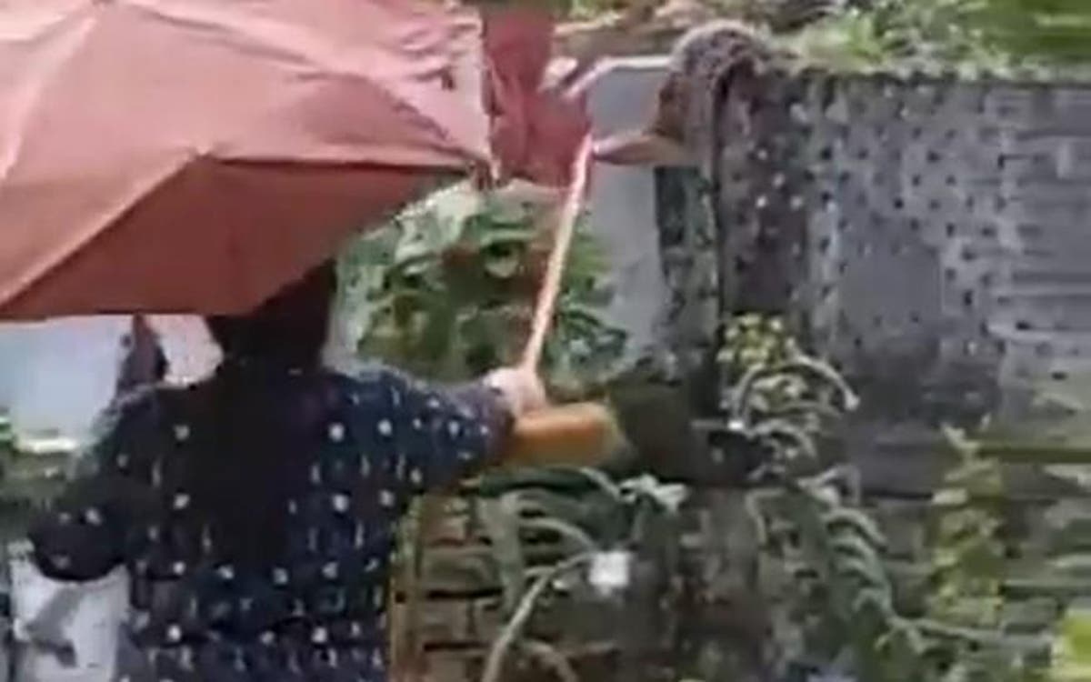 Kerala floods Indians returning to homes beset by deadly