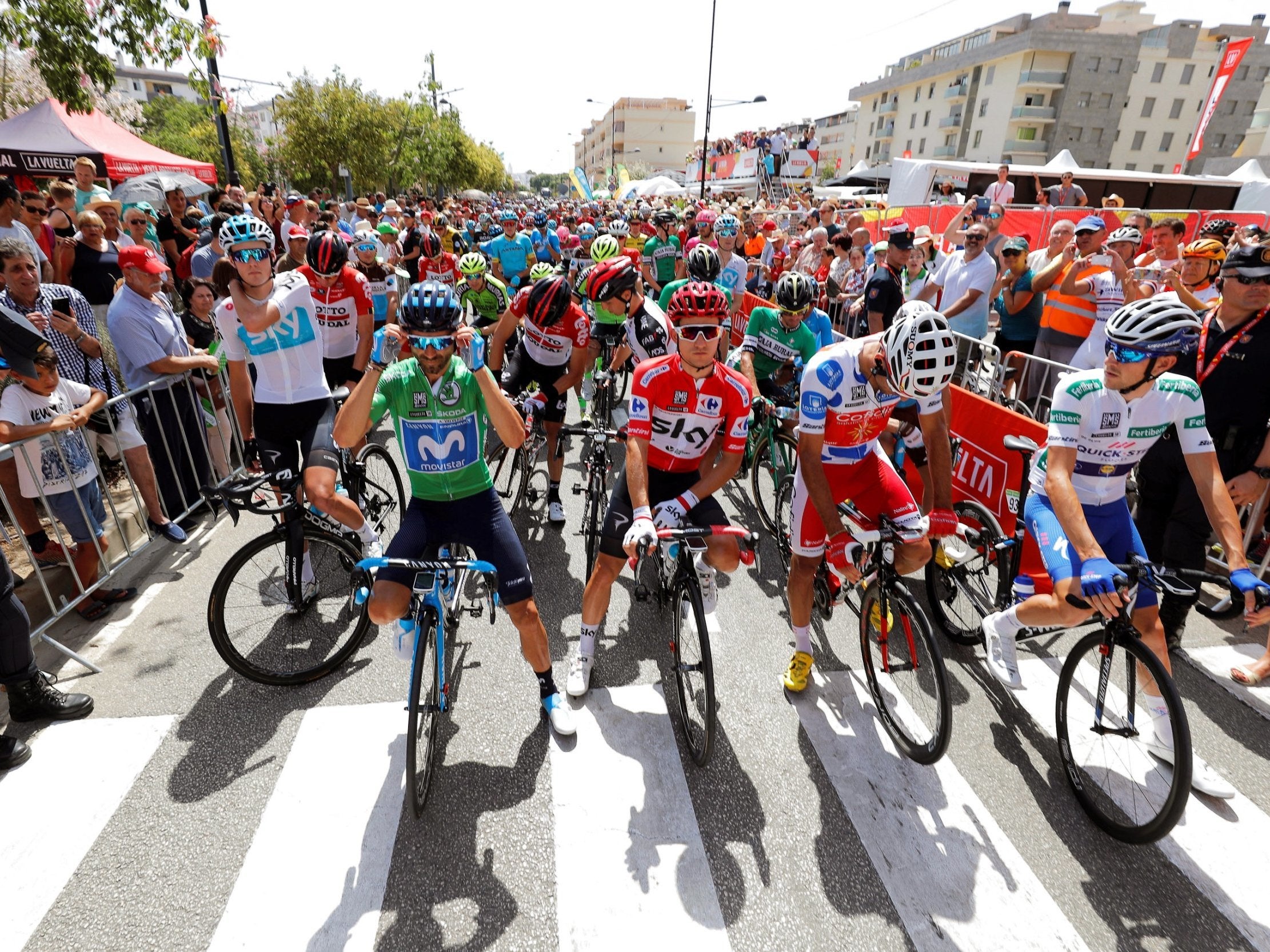 Michal Kwiatkowski wears the leaders' red jersey on the startline