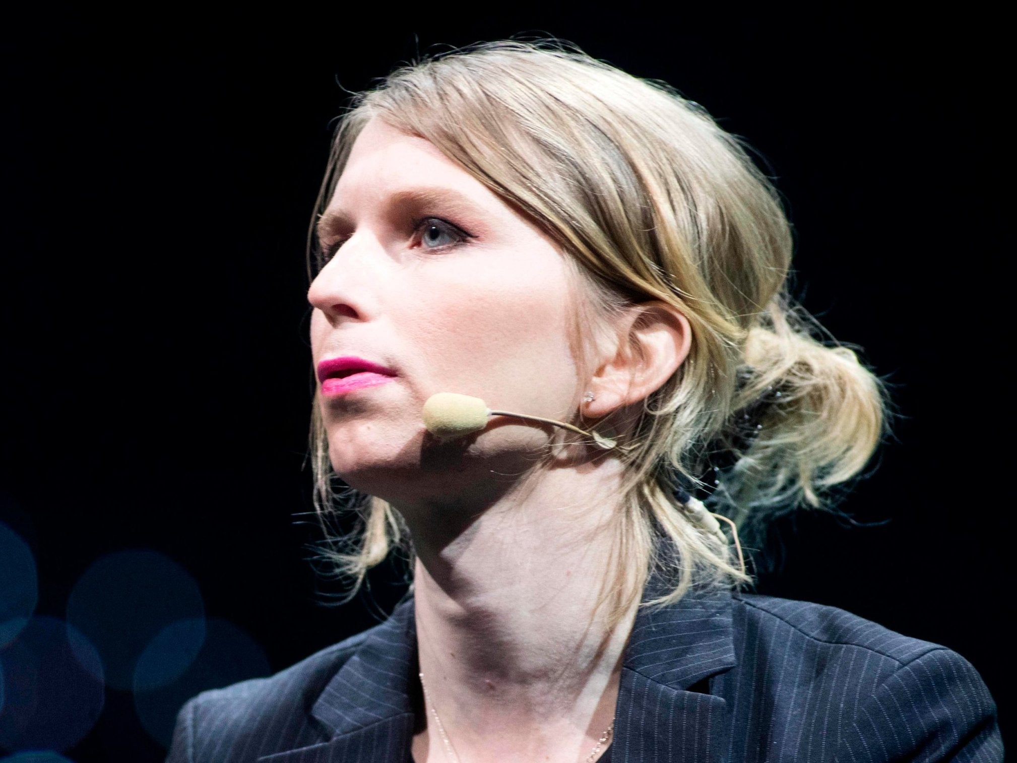 Chelsea Manning: Jailed US analyst walks free after refusing to testify to WikiLeaks grand jury 