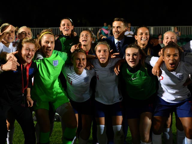 England celebrate reaching the 2019 Women's World Cup