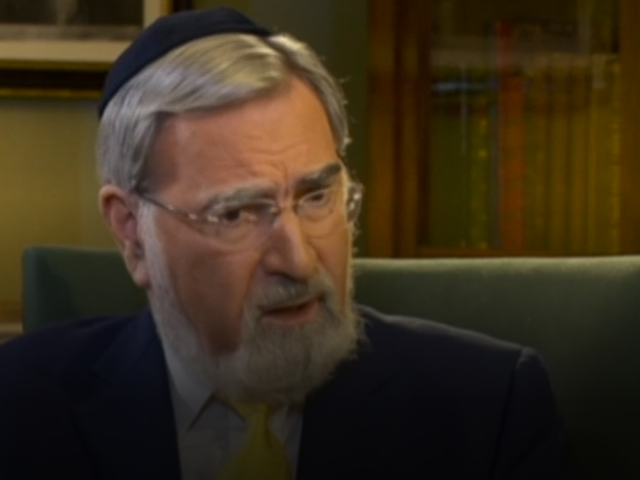 Rabbi Jonathan Sacks says Jews are considering leaving Britain over antisemitism