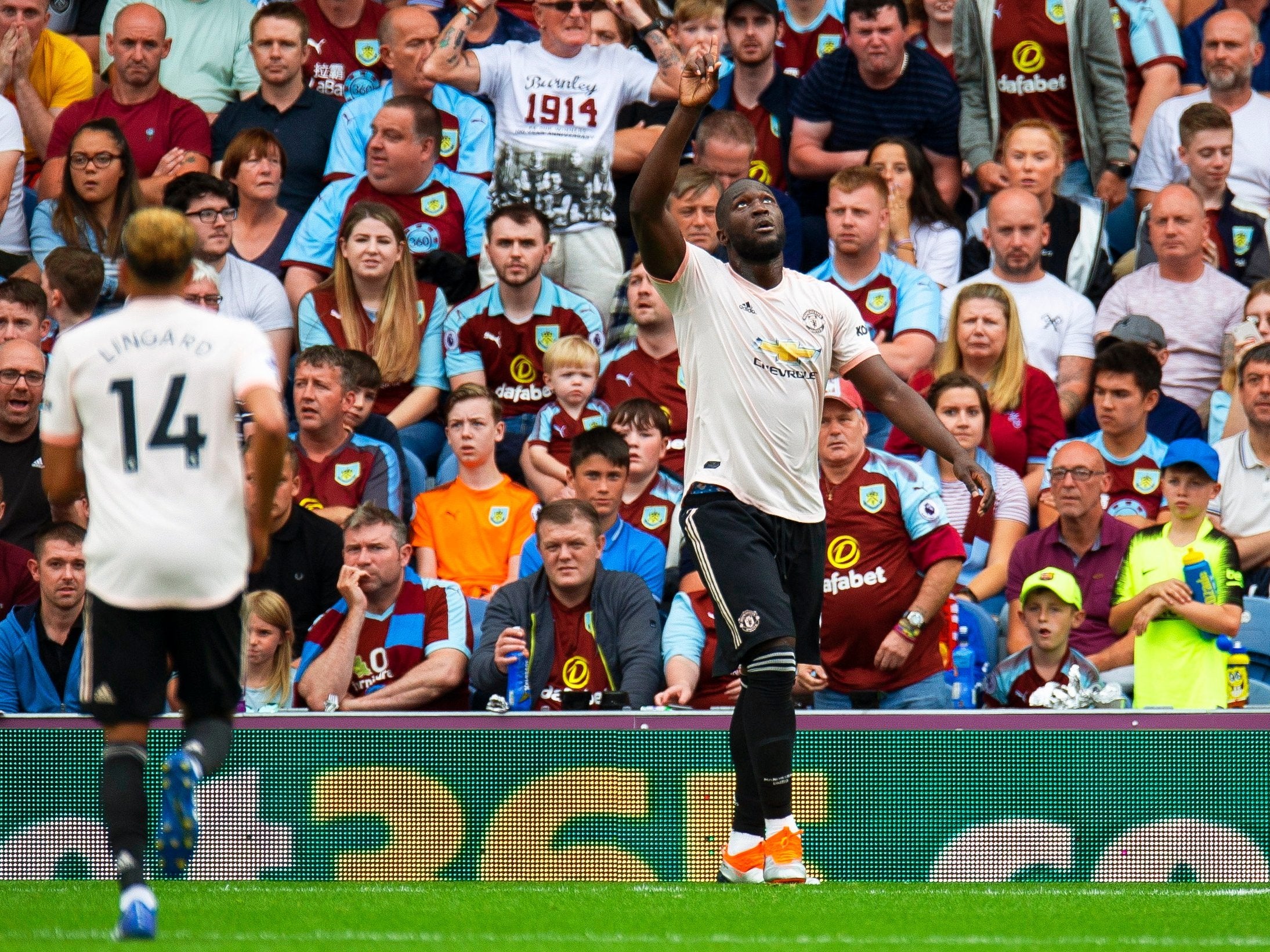 Burnley vs Manchester United LIVE - Latest score and updates as Romelu Lukaku heads United into the lead