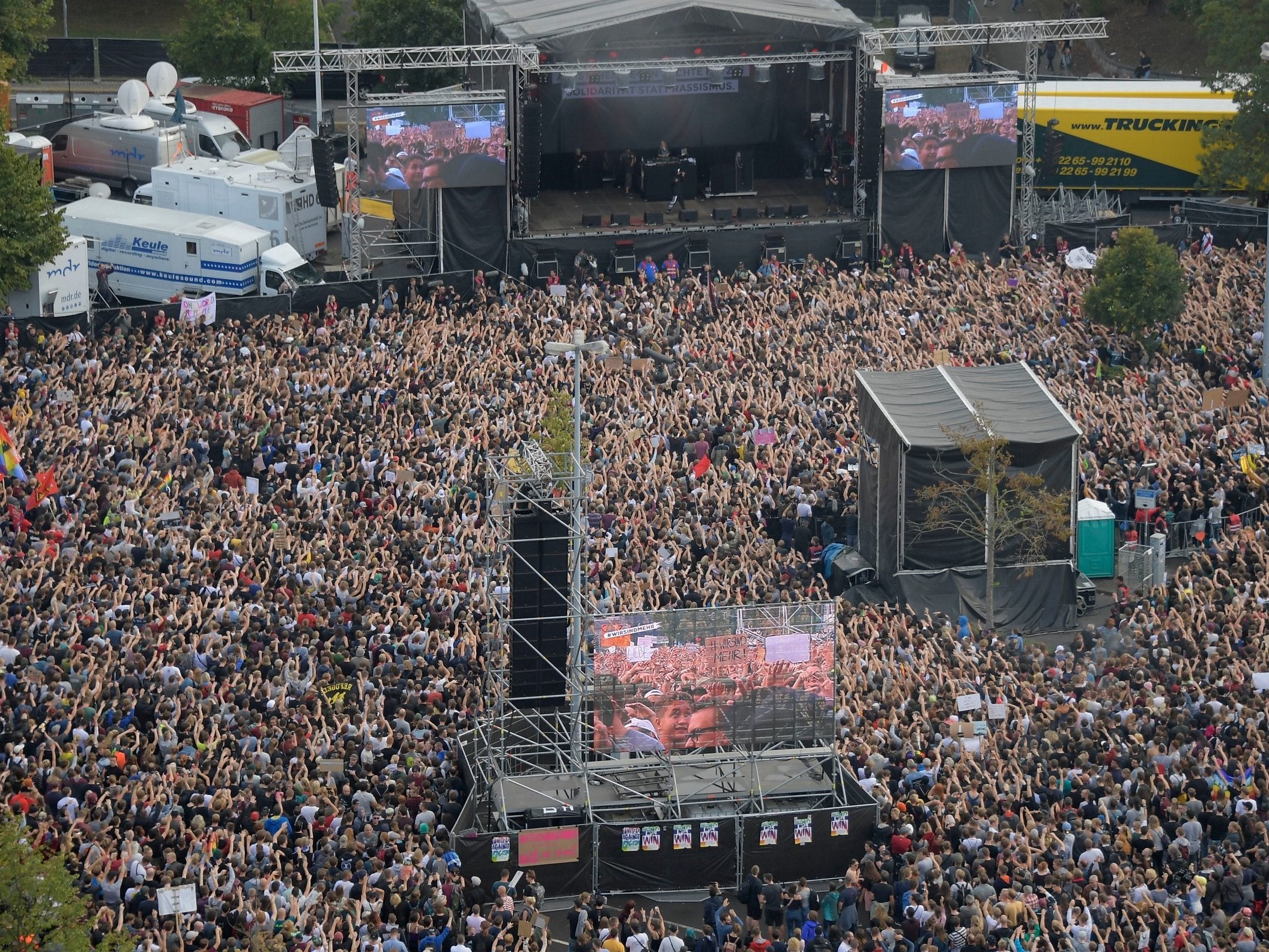 Chemnitz 60 000 People Turn Out For Anti Racism Concert In German