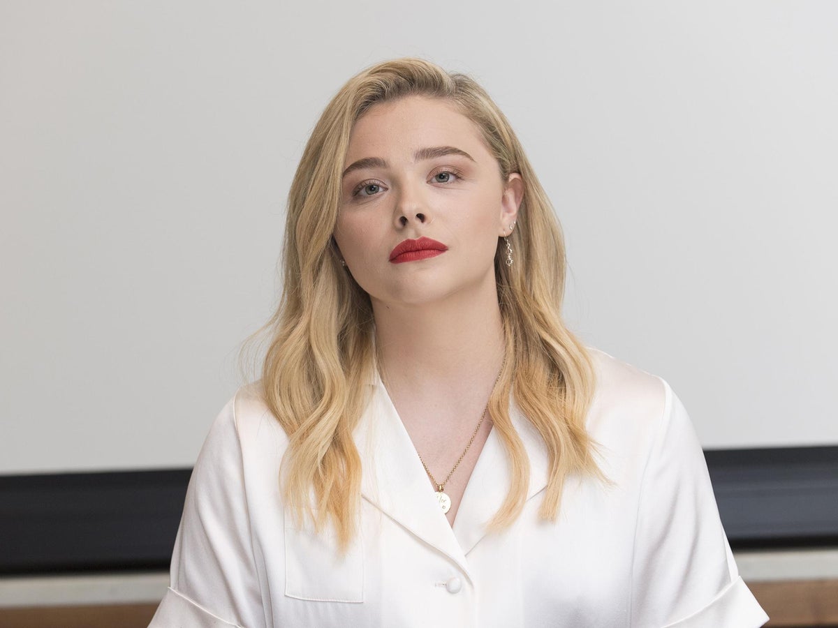 Chloë Grace Moretz Once Accidentally Ripped All Her Lashes Out