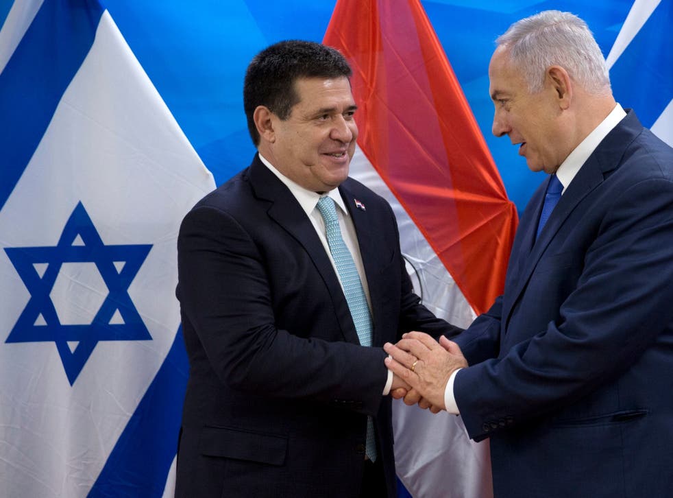 Netanyahu speaks with Paraguay's ex-president Horacio Cartes in Jerusalem in May
