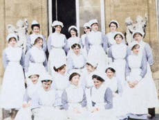 Rare colour photos released in bid to identify 'forgotten' WWI nurses